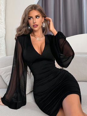 Vestido Isabella | Bodycon Sexy com Decote V e Mangas Semi-Transparentes