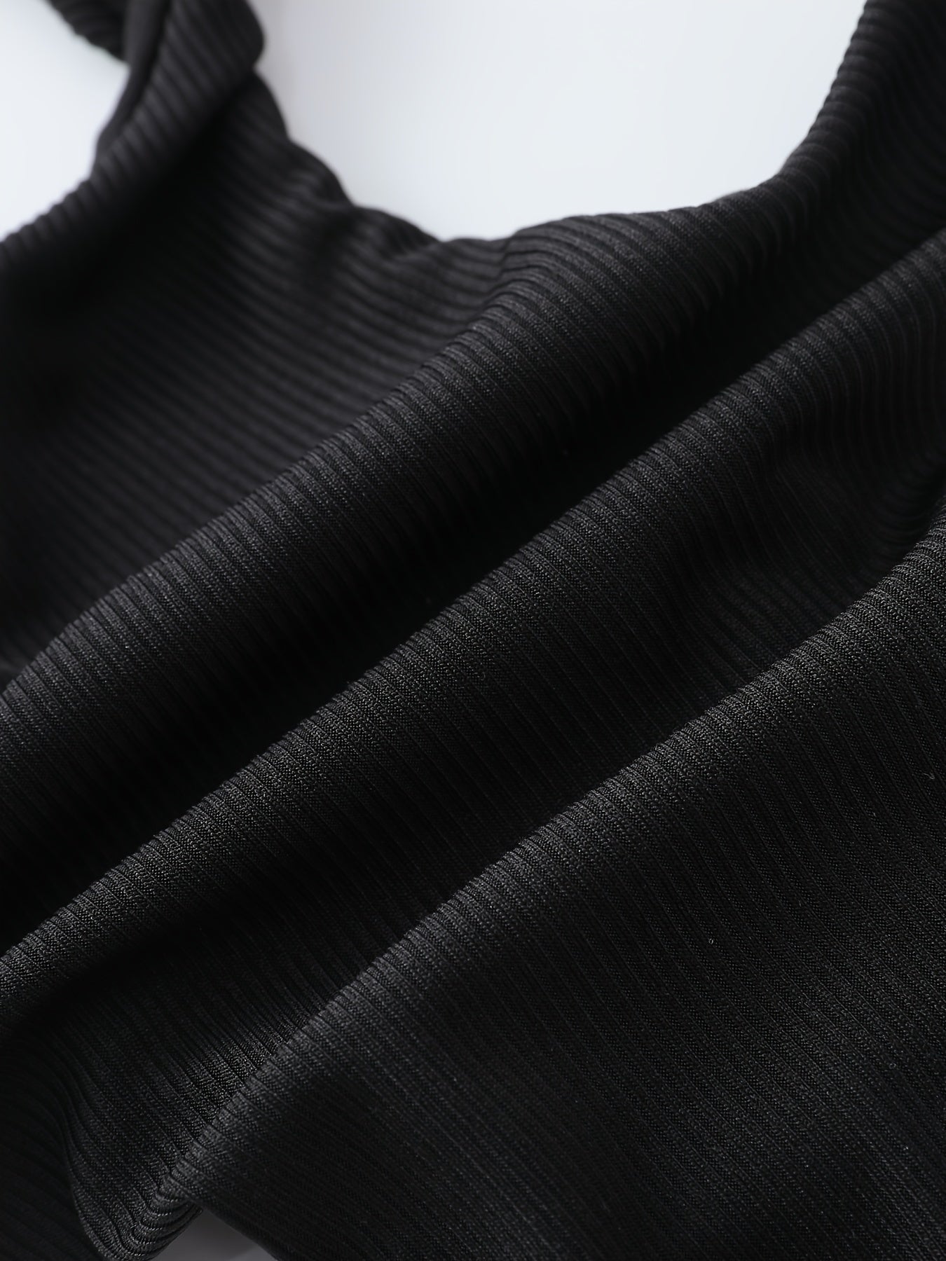 Body Feminino Preto com Decote V e Manga Curta | Jade Couture