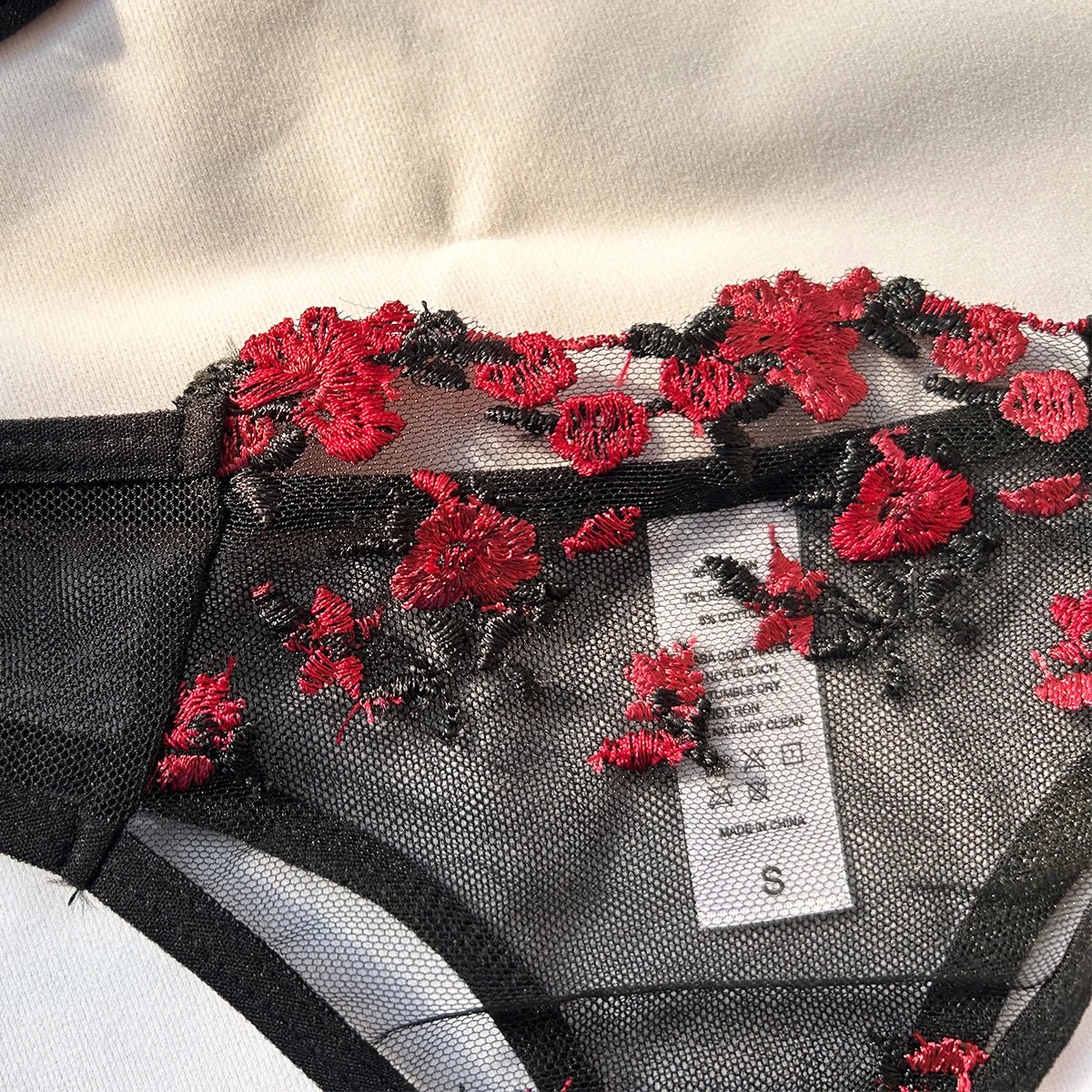 Conjunto de Lingerie Bordada com Bralette Fino | Éclora Bloom - LumiaVibe