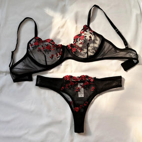 Conjunto de Lingerie Bordada com Bralette Fino | Éclora Bloom - LumiaVibe
