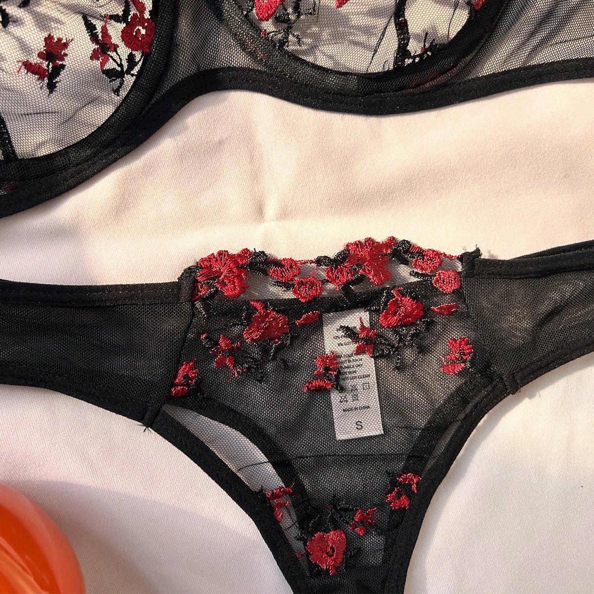 Conjunto de Lingerie Bordada com Bralette Fino | Éclora Bloom - LumiaVibe