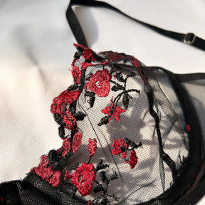 Conjunto de Lingerie Bordada com Bralette Fino | Éclora Bloom - LumiaVibe