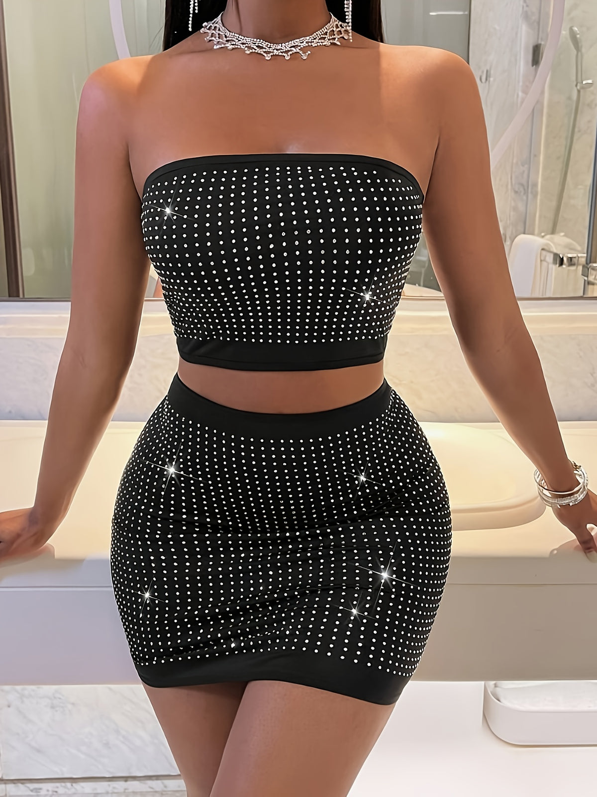 Conjunto Top Tube Sem Alças e Saia Mini Bodycon com Strass | Letícia Couture