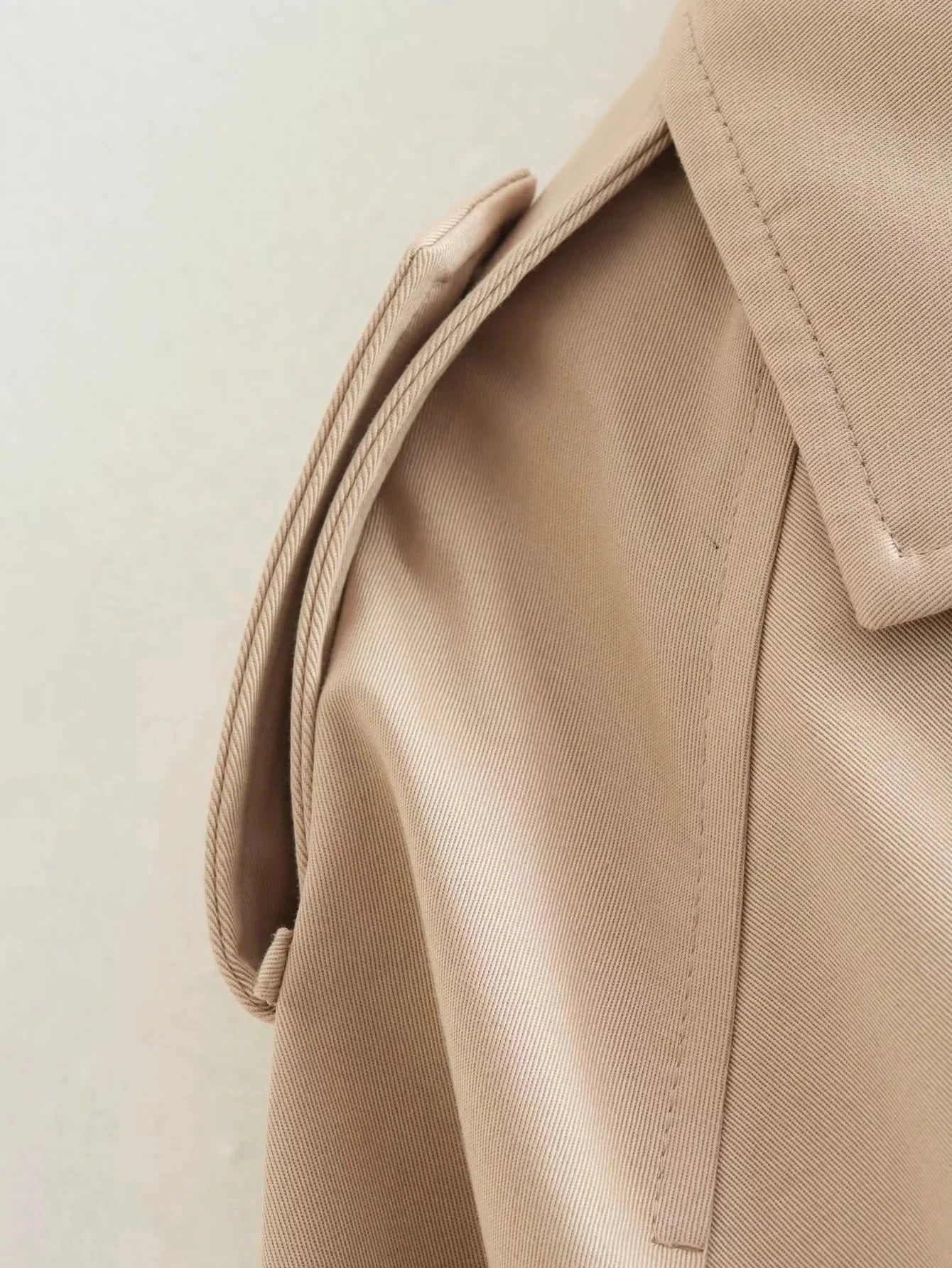 Jaqueta Trench Cropped Feminina | Vibe Chic - LumiaVibe