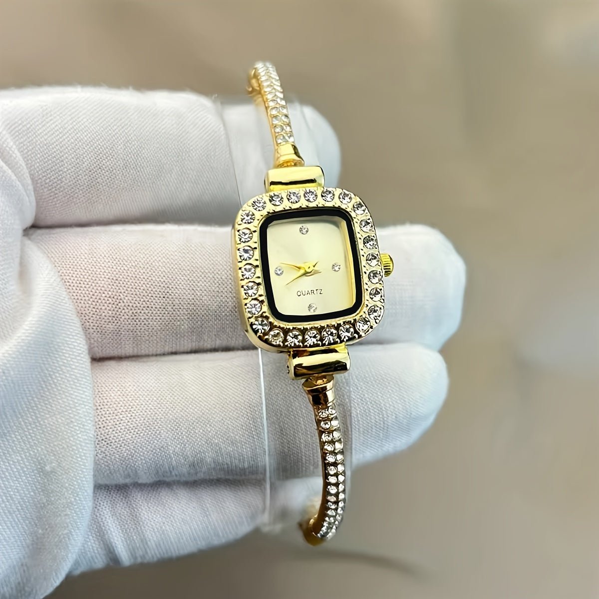 Relógio Feminino Square Alloy | Design Elegante com Movimento de Quartzo - LumiaVibe