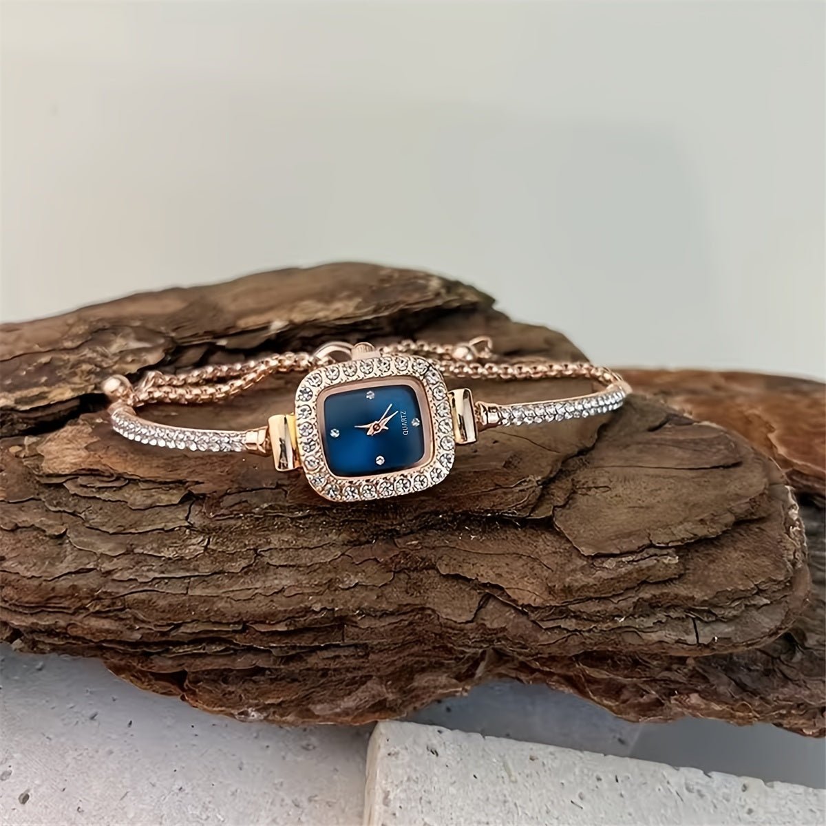 Relógio Feminino Square Alloy | Design Elegante com Movimento de Quartzo - LumiaVibe