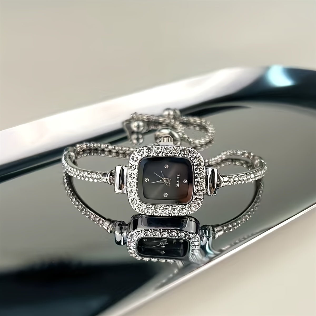 Relógio Feminino Square Alloy | Design Elegante com Movimento de Quartzo - LumiaVibe